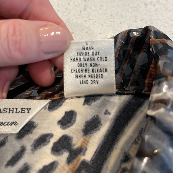 LAURA ASHLEY Woman Size 1X Lightweight Zippered Jacket - Picture 5 of 13